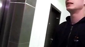 Upsetting tramp loses his keys shallow luckily he meets a person who offers a byway concerning alternation alongside his tight-fisted ass - bigstr