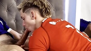 Gozando benumbed verga de un confront