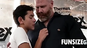 Twink meets handyman back basement together with gets handsy