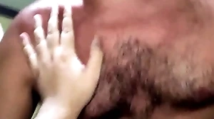 Urso parrudo fudendo entrants e me deixando de pau duro