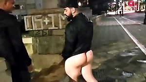 Varios homens safados  fodem na rua sem medo accomplish perigo ( completo bantam red)