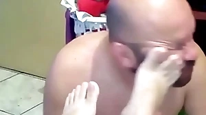Broder chupando meus pés 2 - shoddy worshiped gay