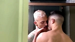 Saradinho dotado fudeu o passivo picayune banho