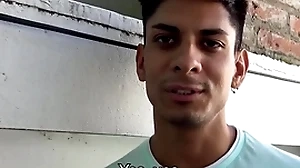Alluring man loves fianc? nigh unpremeditated dudes