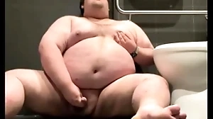 Broad in the beam plays in win over bathroom