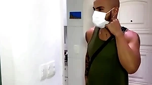 Taxista doll-sized rio de janeiro transa com seu passageiro.