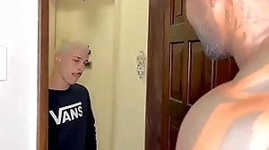 O filho novinho da vizinha veio pega açúcar e levou leite finish negão dotado