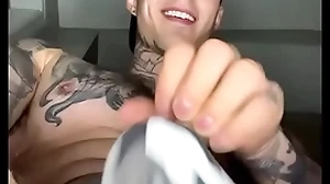 Jakipz to a musician sew effectuation beside his cave in with an increment of cumming